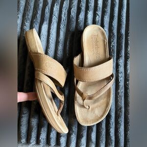 Timberland brown leather flat  slide thong women’s sandals. Size 9